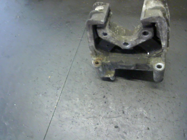 MOTORTRÄGER VORN SEITLICH GETRIEBE L