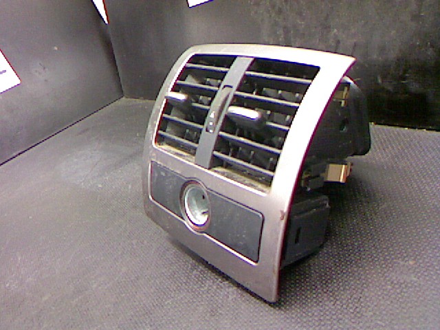 GRILLE DE VENTILATION HAUT CENTRE PRISE M