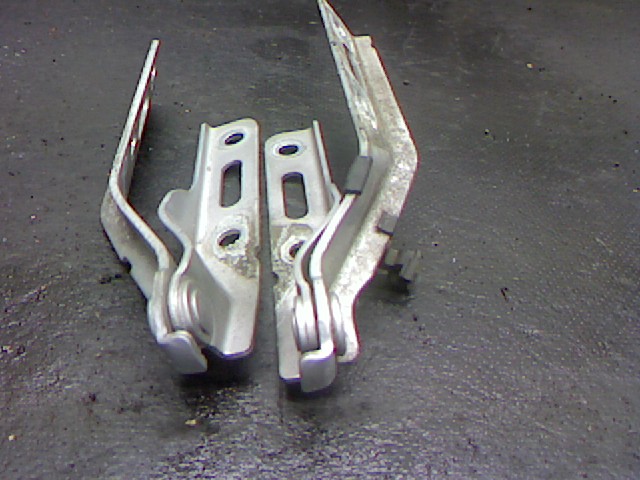 SCHARNIER MOTORHAUBE LINKS UND RECHTS