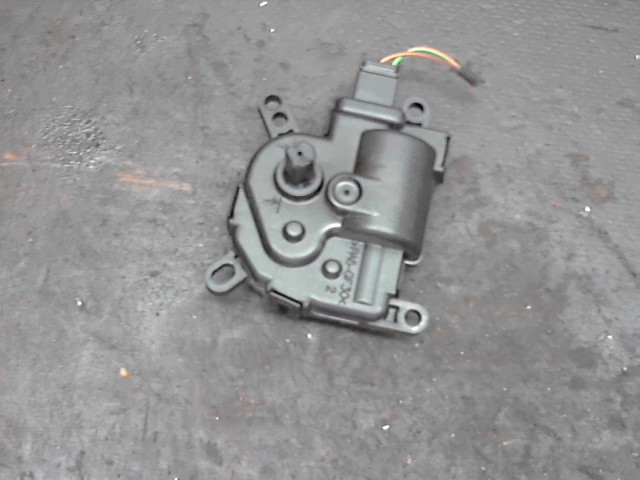 MOTEUR DE COMMANDE DU BOÎTIER DE VENTILATEUR