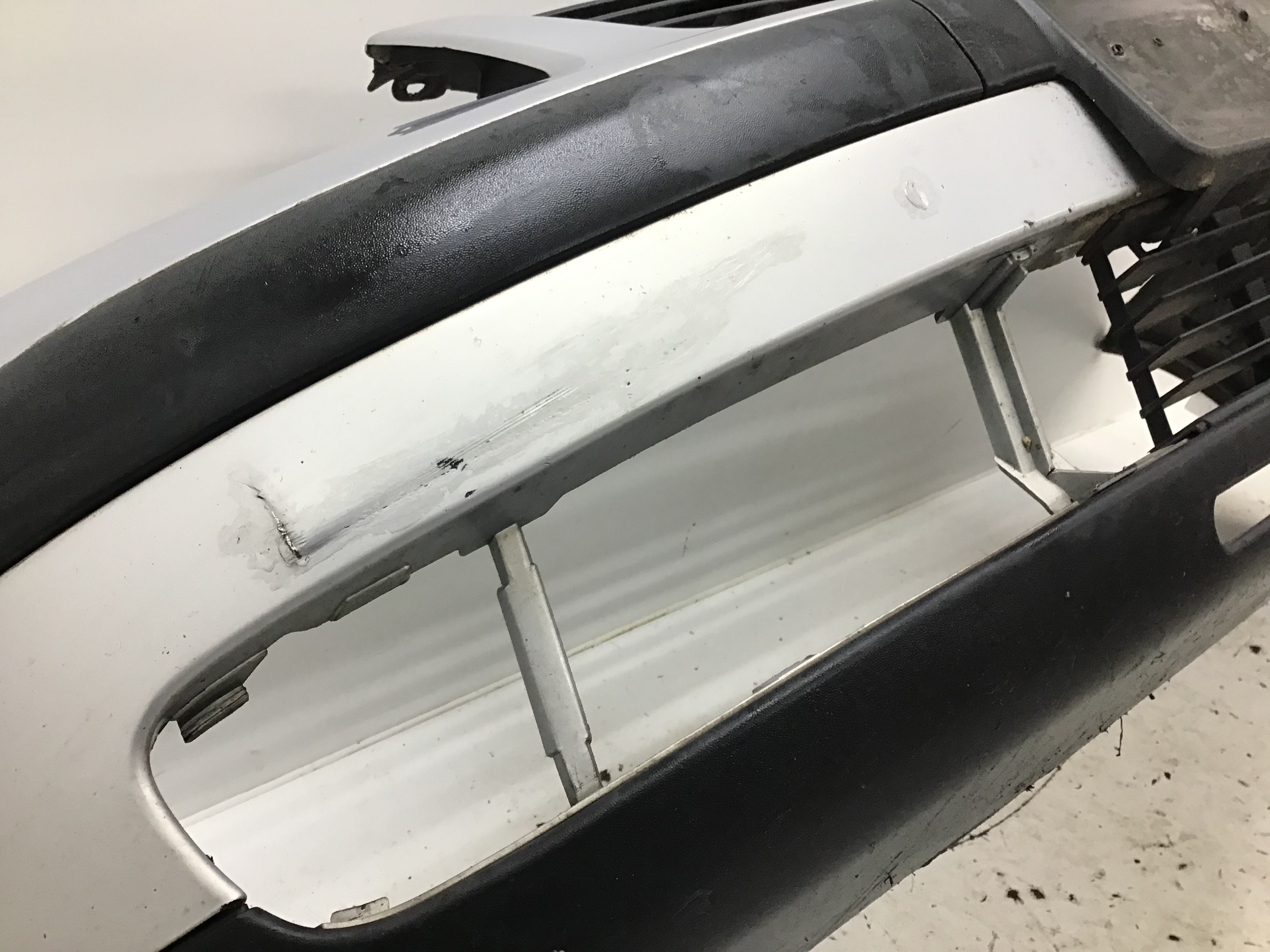 VERKLEIDUNG STOSSFÄNGER VORNE