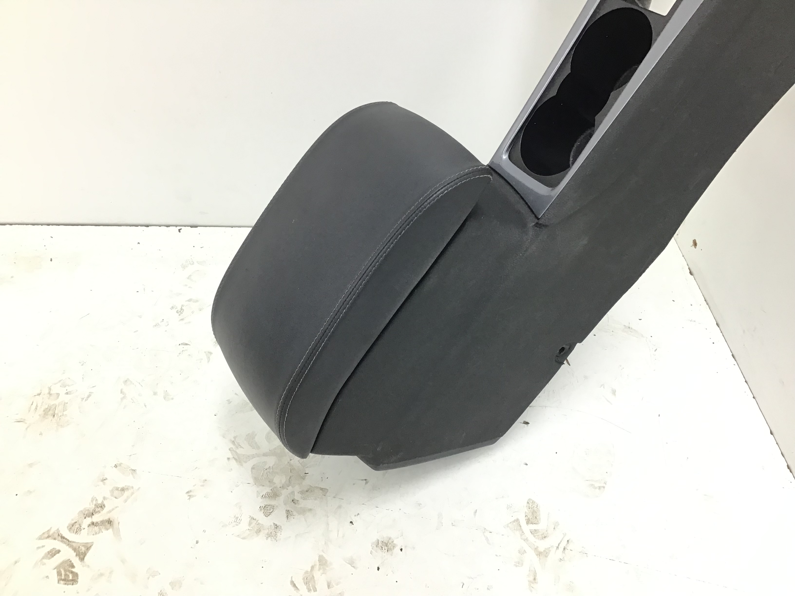 MITTELKONSOLE ARMLEHNE