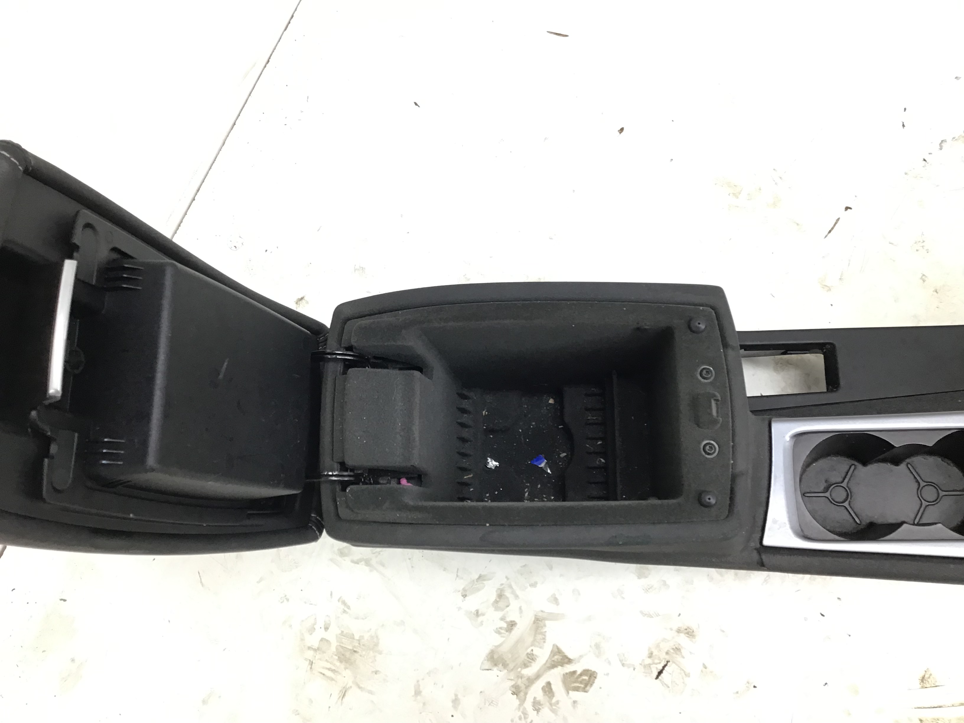 MITTELKONSOLE ARMLEHNE