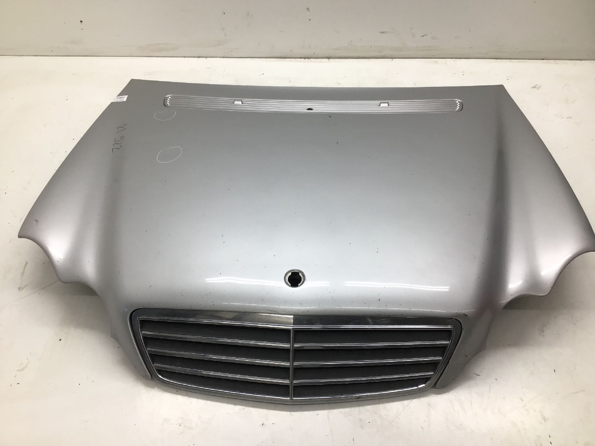 Capot moteur Mercedes-benz C 200 T CDI 2024 203 break couleur 744 argent brillant année 2004
