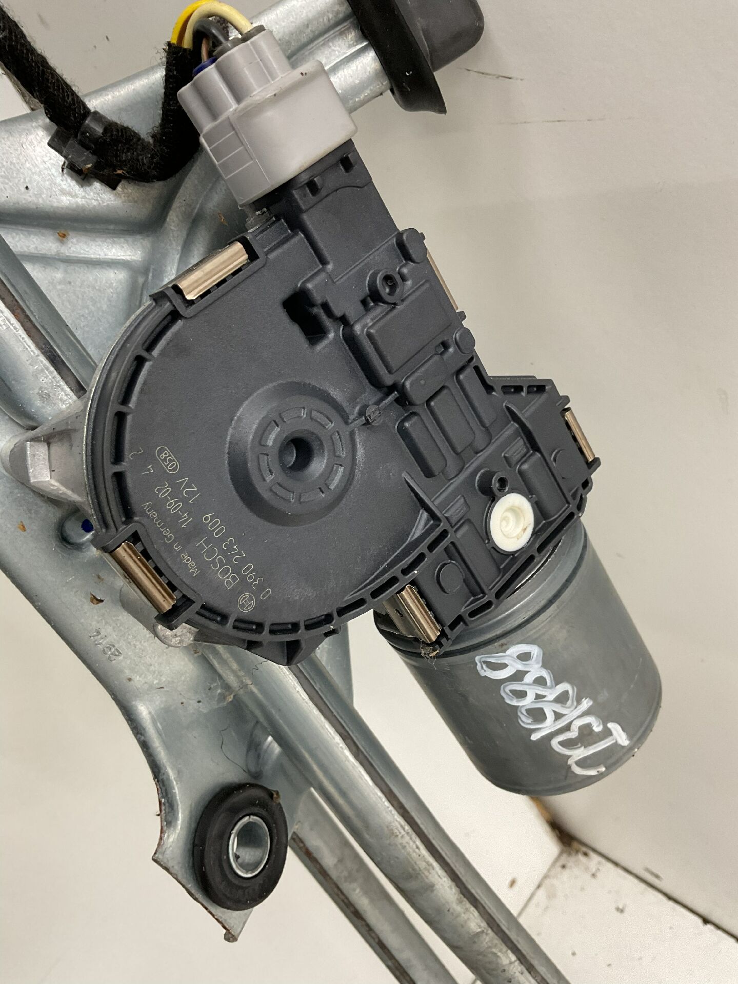 Support d'essuie-glace avec moteur