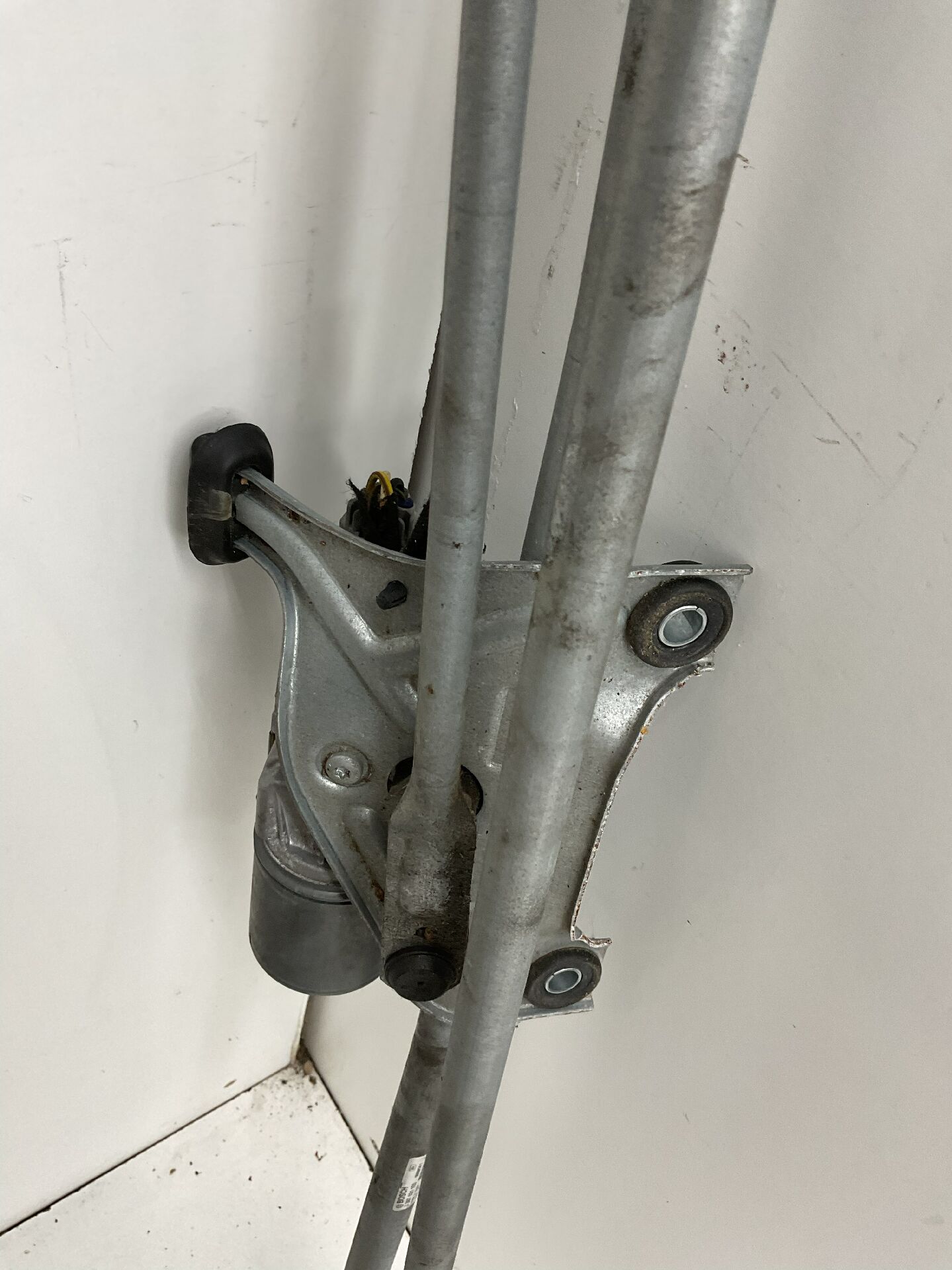 Support d'essuie-glace avec moteur