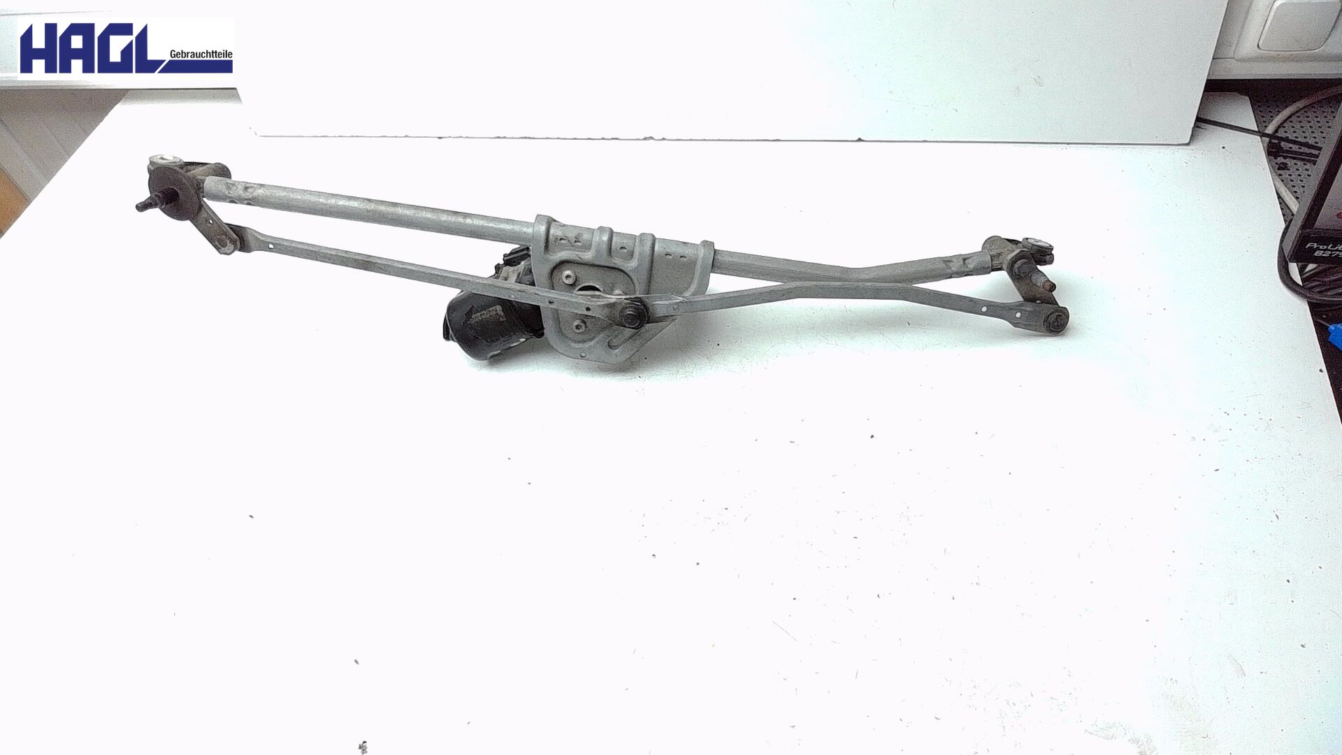 Scheibenwischerbock mit Motor