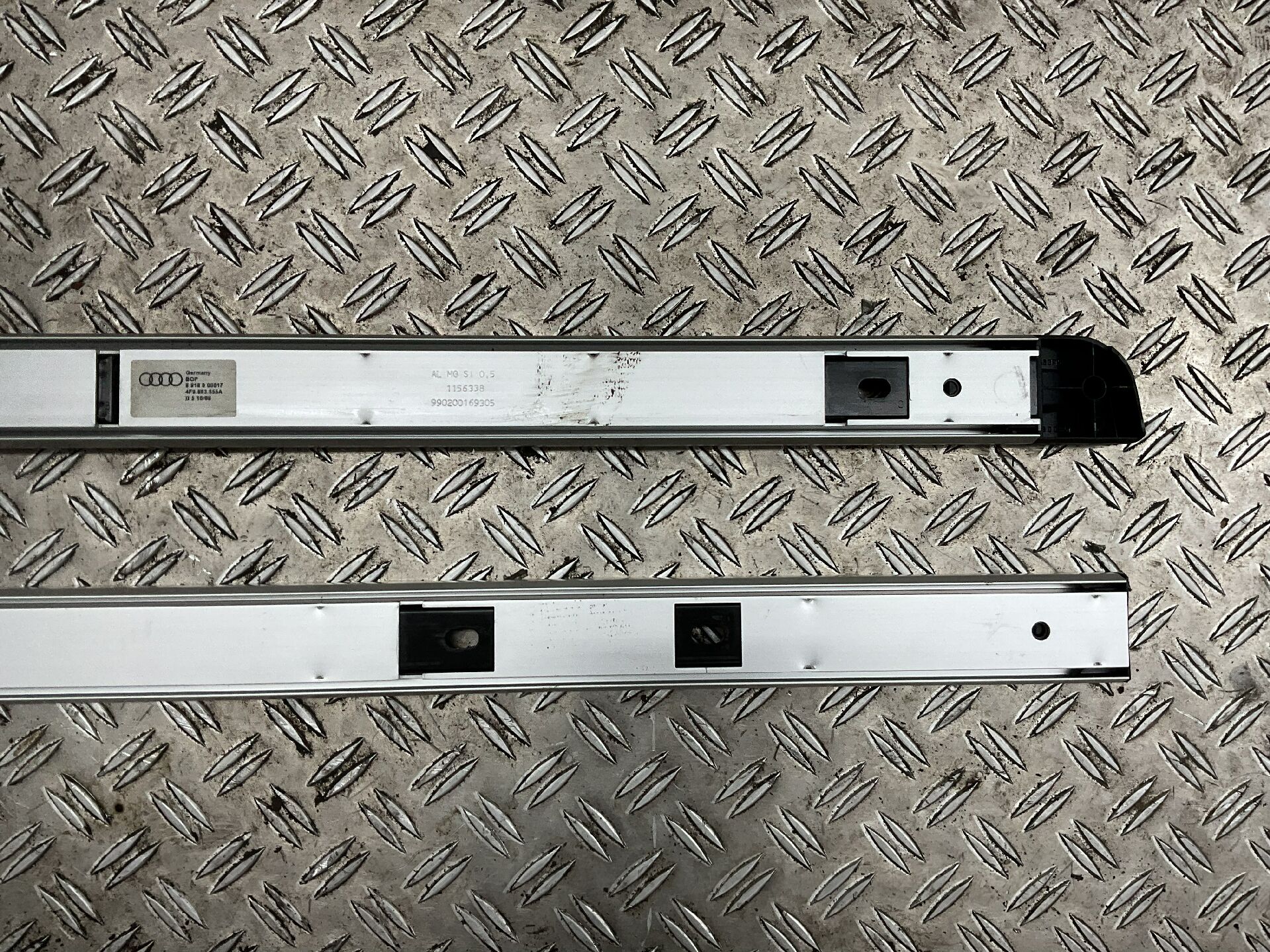 Rail de compartiment à bagages pour la sécurité des bagages