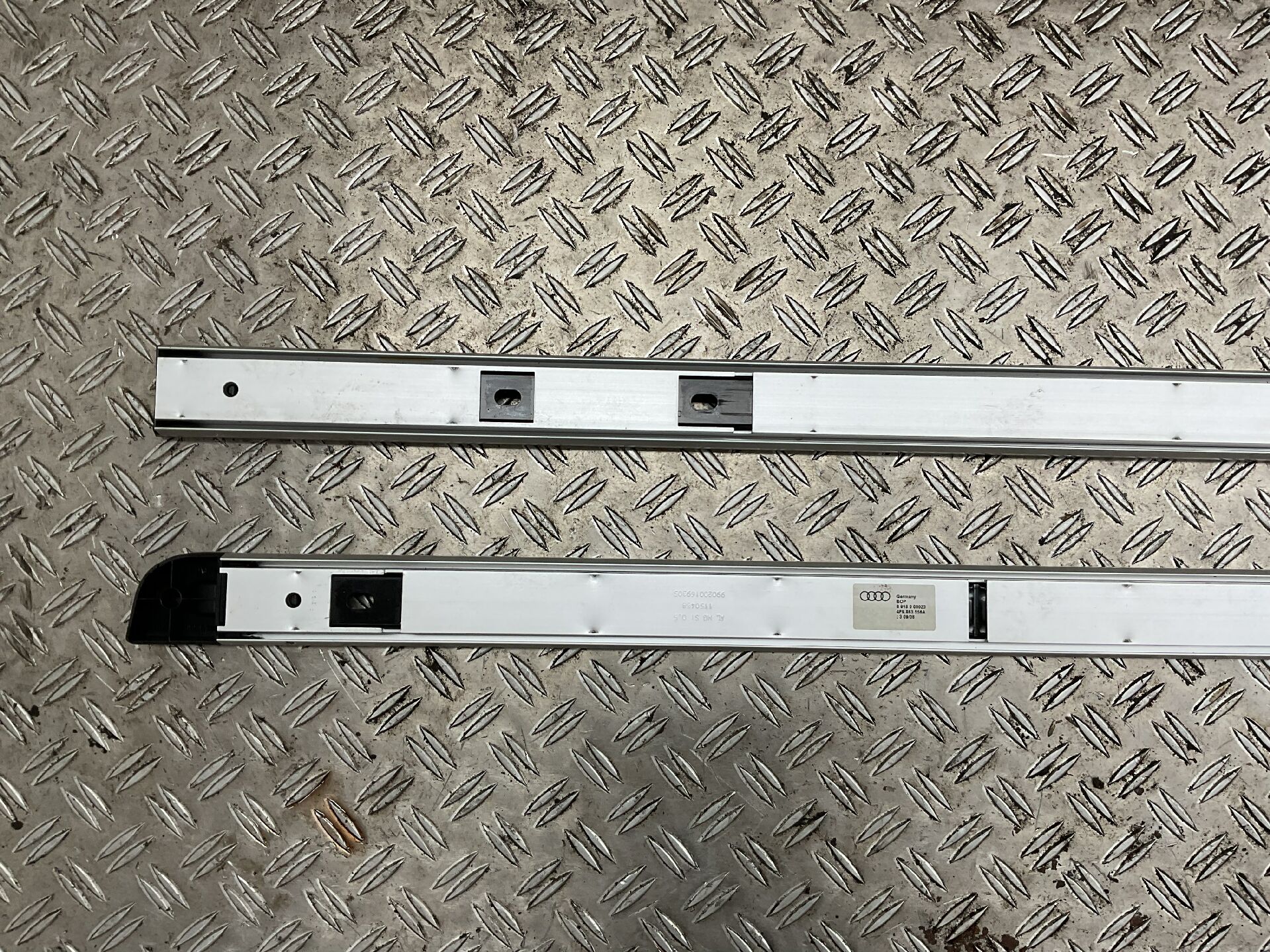 Rail de compartiment à bagages pour la sécurité des bagages