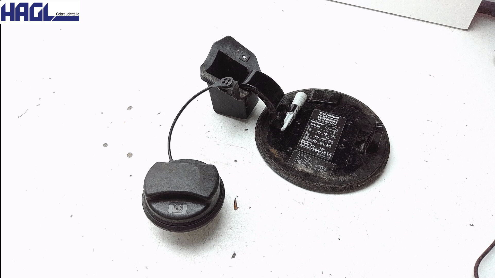 TANKKLAPPE seitlich RECHTS