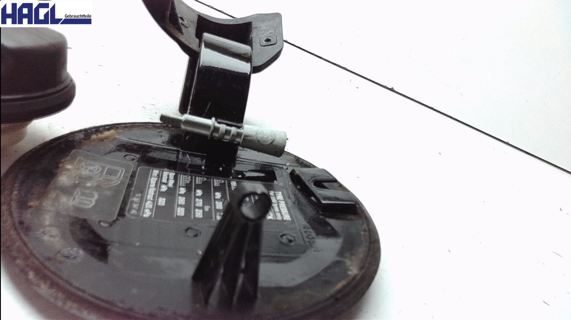 TANKKLAPPE seitlich RECHTS