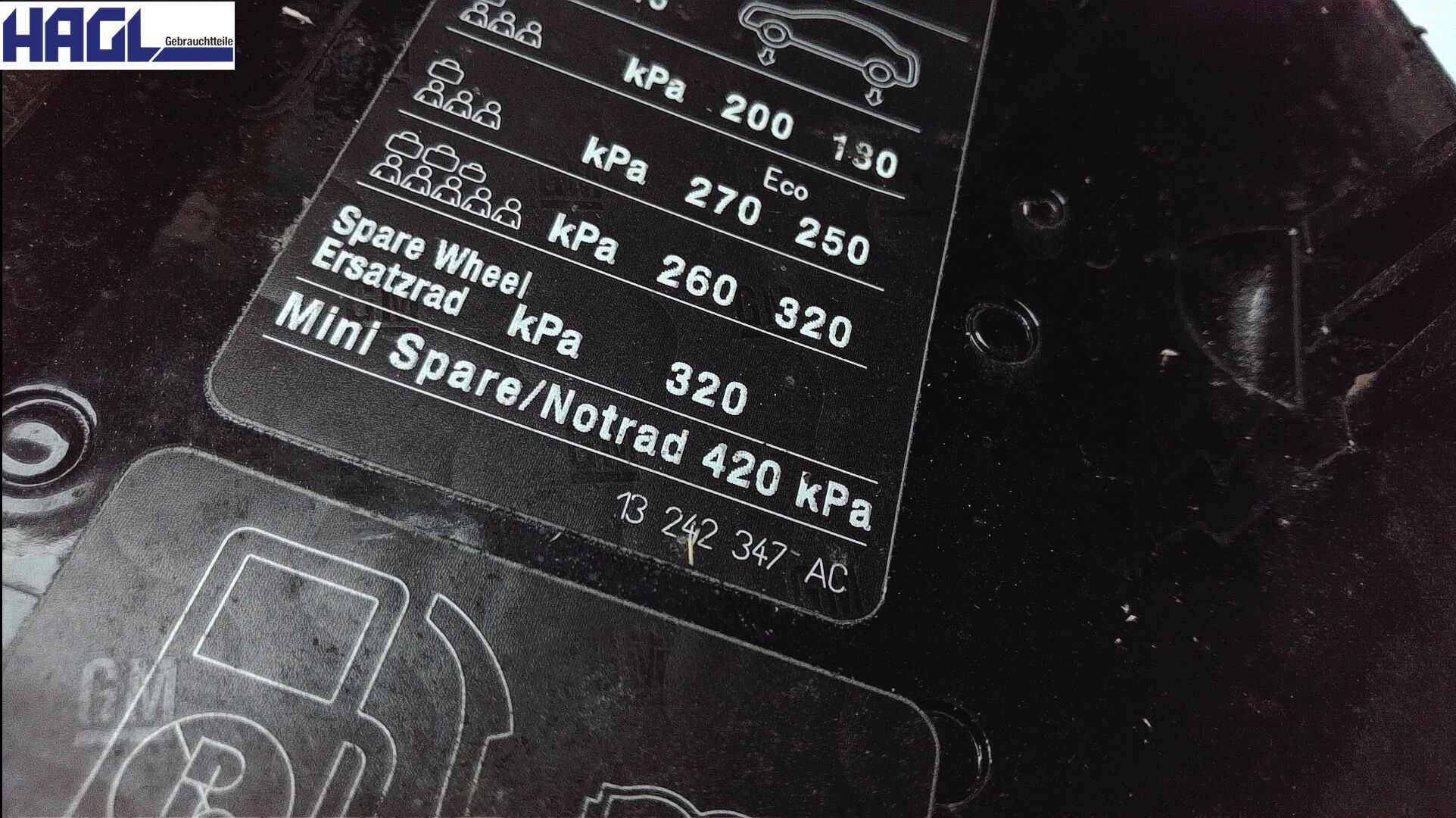 TANKKLAPPE seitlich RECHTS