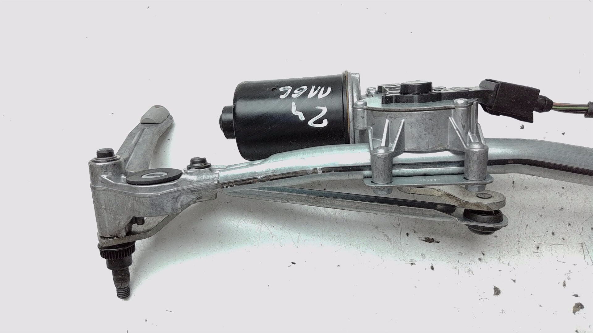 Scheibenwischerbock mit Motor vorne