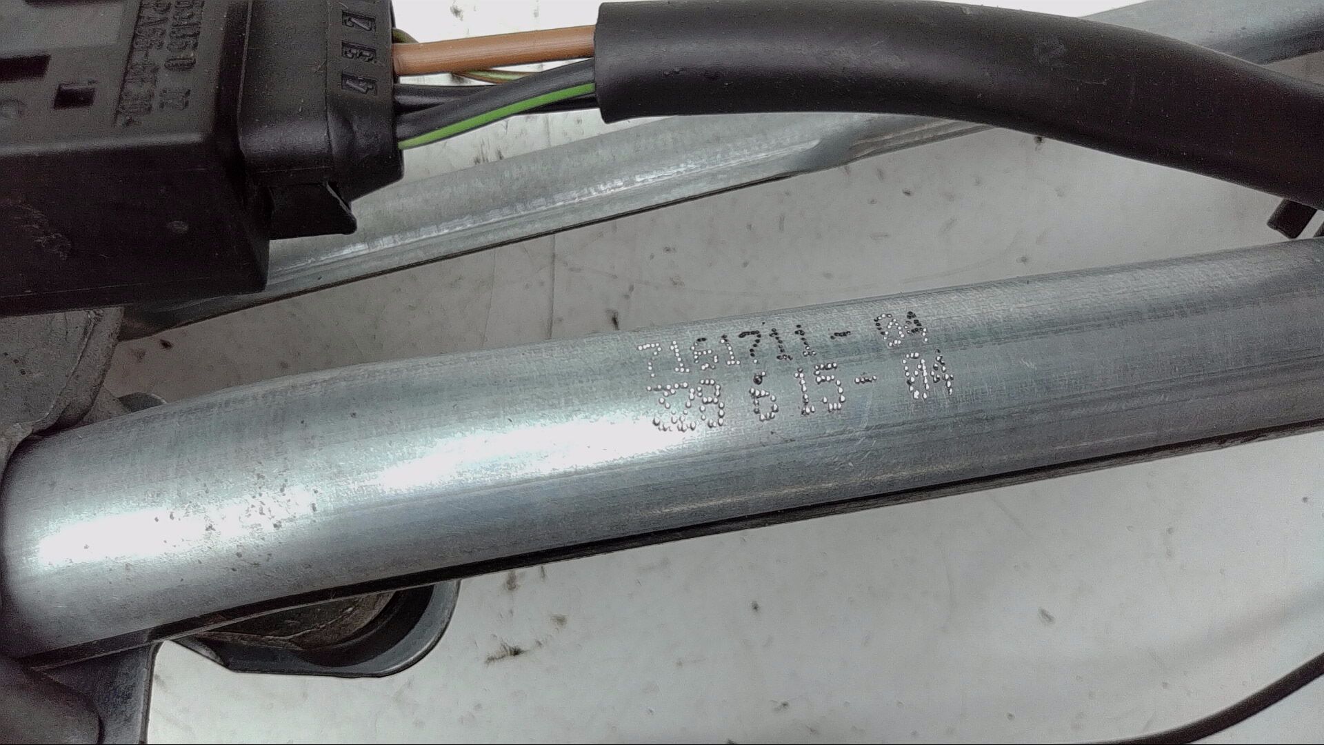 Scheibenwischerbock mit Motor vorne