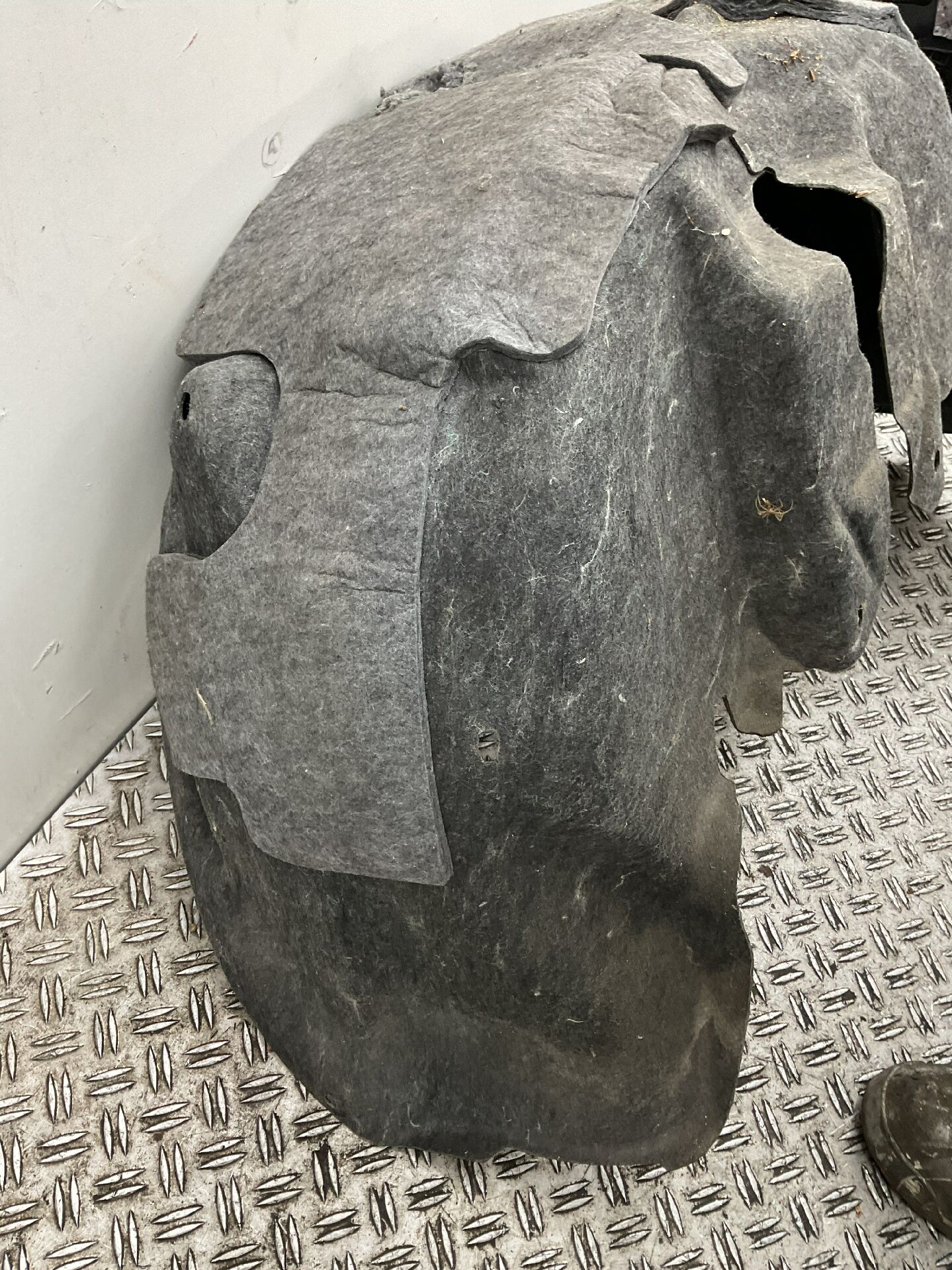 Protection plastique à l'intérieur GAUCHE