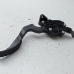 Mazda 2 2 DE Gaspedal komplett mit Halter Limousine